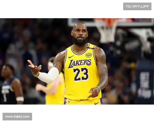 詹皇 5260 万续约迎生涯第 23 季!父子三人同场倒计时,湖人豪赌最后一舞 詹皇 5260 万续约迎生涯第 23 季!父子三人同场倒计时,湖人豪赌最后一舞